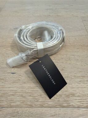 Leatherology Ivory Purse Adjustable Length Guitar Strap NWT